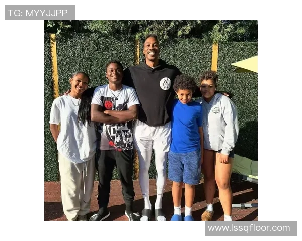 霍华德为养五子不懈努力尝试多种赚钱方法 曾短暂涉足WWE职业摔跤